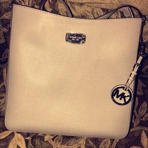 Michael Kors Jet Set Travel Lg Leather Crossbody